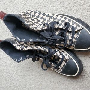 Stylish Houndstooth High-Top Sneakers